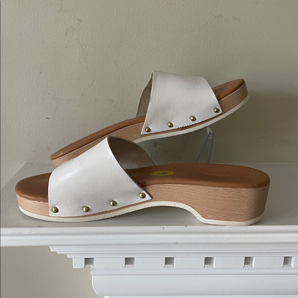Donna Toscana Wooden White Leather and golden hardware Slide Sandals Size 9 EUC - Picture 4 of 7